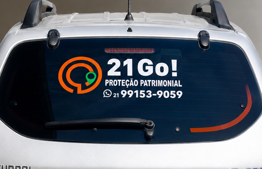 Exemplo de adesivo 21Go aplicado no vidro traseiro de um veículo